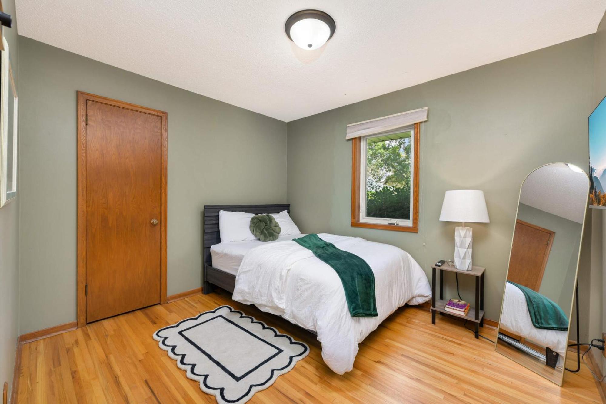 Cottage Grove Haven, Spacious 4-Bed, 3 Baths Retreat Экстерьер фото