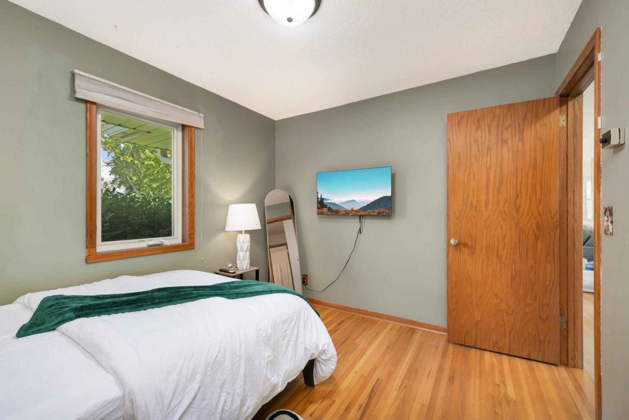 Cottage Grove Haven, Spacious 4-Bed, 3 Baths Retreat Экстерьер фото